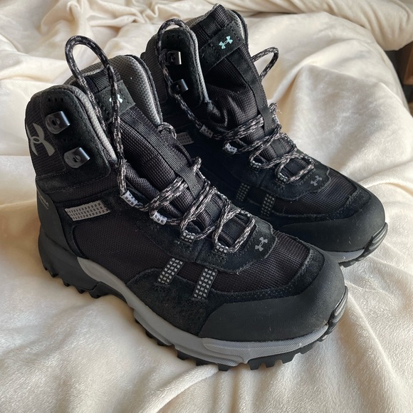 Under Armour Shoes - Underarmour hiking boots black Sz 7.5 Womens Like New
